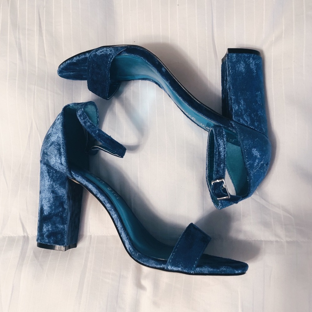Madden Girl Turquoise Crushed Velvet Heels NWOT
